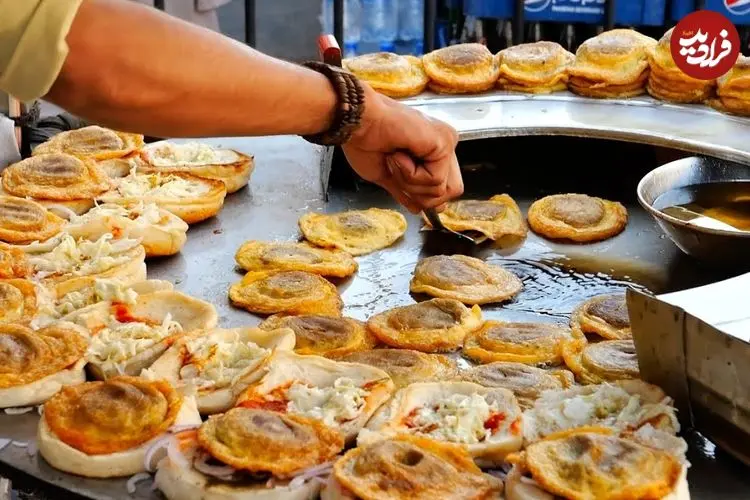 ببینید؛ غذای خیابانی در پاکستان؛ پخت برگر با تخم مرغ در کراچی