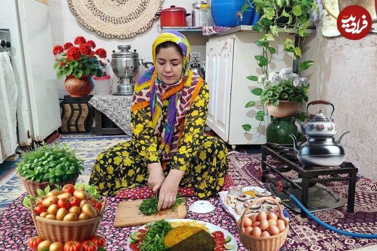 ببینید| غذای روستایی در ایران؛ پخت کوکو سیب زمینی و کوکو سبزی
