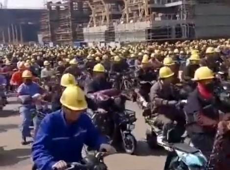 (ویدیو) صحنه جالب خروج چینی ها از سر کار 