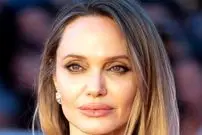 عکس| سفر در زمان؛ «آنجلینا جولی» در حال سخنرانی در جمع حزب جمهوری‌خواه؛ سال 1382