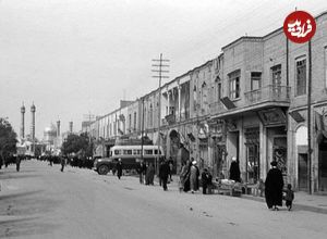 عکس؛ سفر در زمان؛ شاه در قم نذری داد!