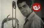 عکس| سفر زمان؛ «بهروز وثوقی» در حال تماشای فیلم کندو در خانه اش در امریکا؛ سال 1401