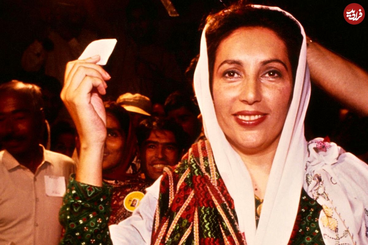 عکس؛ سفر در زمان؛ «هاشمی رفسنجانی در کنار بی نظیر بوتو در پاکستان»؛ سال 1373