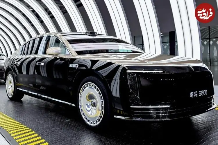 تصاویر؛ جت لی، بازیگر سرشناس چینی، خودرو لوکس هواوی S800 را دریافت کرد