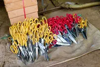 (ویدئو) مراحل جالب تولید قیچی در کارگاهی در پاکستان