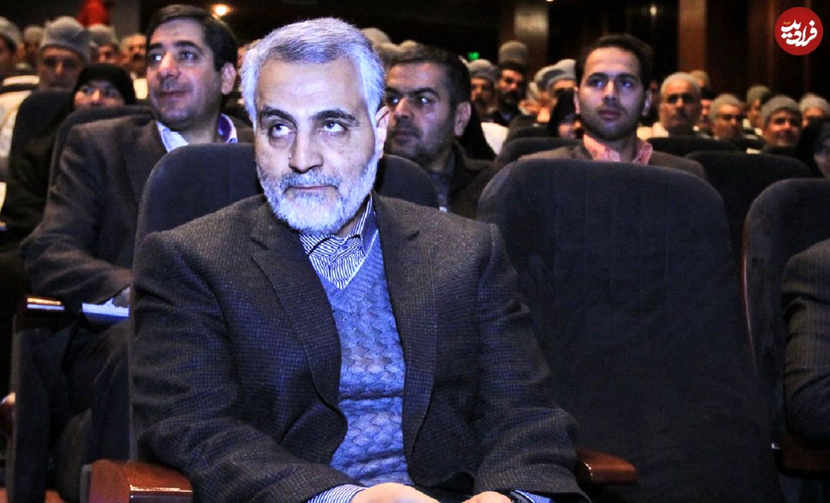 عکس؛ سفر در زمان؛ «رحیم صفوی در حال خندیدن با سردار سلیمانی» در یک مراسم؛ سال 98