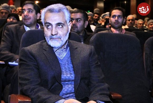 عکس؛ سفر در زمان؛ «رحیم صفوی در حال خندیدن با سردار سلیمانی» در یک مراسم؛ سال 98