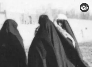 عکس| سفر زمان؛ تصویر از یک «محفل زنانه در کنار مزرعه»؛ حدود 90 سال قبل