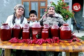 ببینید| غذای روستایی در آذربایجان؛ برداشت گوجه فرنگی از باغ و تهیه رب با آن