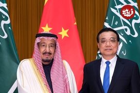 عکس| سفر در زمان؛ «ملک سلمان، پادشاه عربستان» در حال معرفی شمشیر سلطنتی به سارکوزی؛ سال 1386