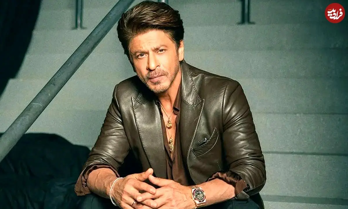 عکس| سفر در زمان؛ «شاهرخ خان» در کنار مجسمه مومی خود در موزه مادام توسو در لندن؛ سال 1386