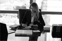 (عکس) تصویر رسمی ملانیا ترامپ بانوی اول آمریکا در کاخ سفید