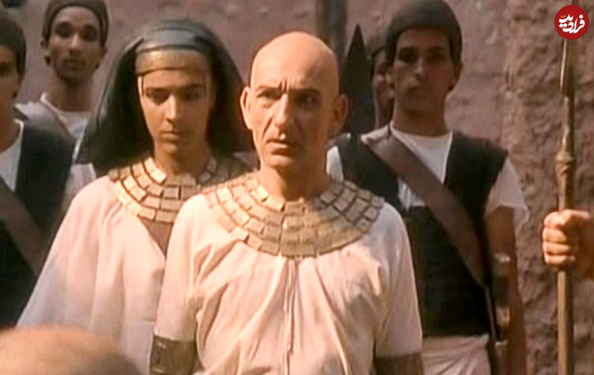 عکس| سفر زمان؛ چهرۀ «پوتیفار» در سریال آمریکایی «یوسف» بعد از 30 سال در 81 سالگی
