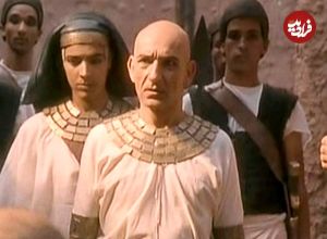 عکس| سفر زمان؛ چهرۀ «پوتیفار» در سریال آمریکایی «یوسف» بعد از 30 سال در 81 سالگی