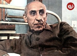 عکس؛ سفر در زمان؛ دکتر مصدق در حال صرف نهار در منزل شخصی اش؛ سال 1331