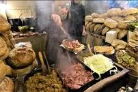 ببییند| غذای خیابانی در لهستان؛ تهیه محبوب ترین ساندویچ گوشت در کراکوف