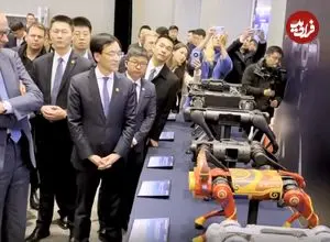 ببینید| ربات‌های چینی برای صدر اعظم آلمان هنرنمایی کردند 