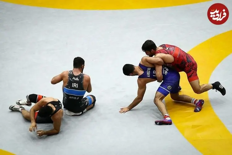 عکس؛ تشکیل صف در عربستان برای گرفتن عکس با دو ستاره کشتی ایران