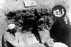 عکس‌هایی از لحظۀ کشف «گنج کاخ آپادانا» در تخت‌جمشید؛ 93 سال قبل