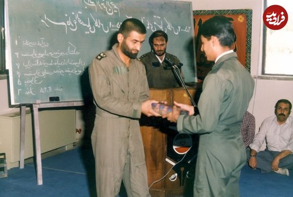عکس؛ سفر در تاریخ؛ «شهید بابایی» در لباس خلبانی و درجه سرهنگ دومی؛ اواخر دهه 50