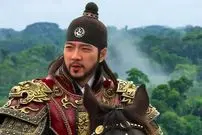 عکس| سفر در زمان؛ «جومونگ» در کنار یک هوادار در تهران؛ سال 88