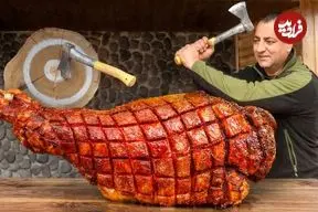 ببینید| غذای روستایی در آذربایجان؛ کباب کردن ران گاو با سس مخصوص روی آتش