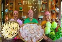 ببینید| غذای روستایی در سنگاپور؛ پخت یک غذای سنتی با مرغ و کلم