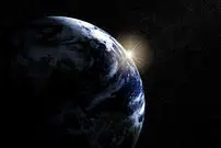 توقف چرخش زمین، وحشتناک‌تر از فیلم‌های آخرالزمانی؛ چه بلایی سر انسان‌ها می‌آید؟