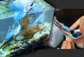 (ویدئو) ساخت مجسمه رزینی پرنده در حال صید ماهی!