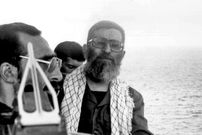 عکس؛ سفر به تاریخ؛ «رهبر انقلاب» با لباس نظامی در «مانور دریایی شهادت»؛ سال 1366
