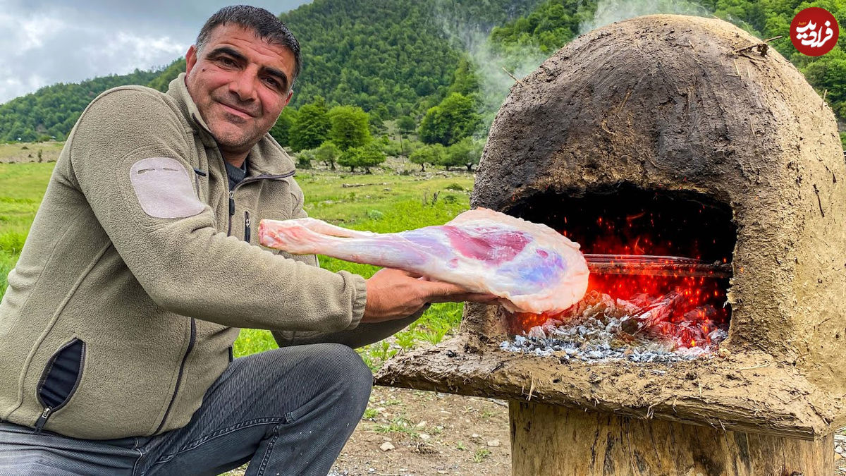 (ویدئو) غذای روستایی در آذربایجان؛ ساخت تنور و کباب کردن ران بره