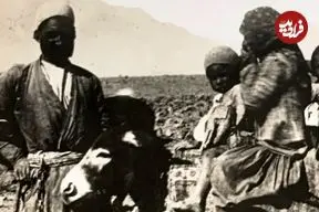 عکس| سفر به ایران قدیم؛ تصویری از یک کاروان «خر سوار» در دوران قاجار