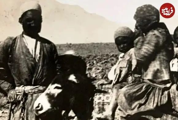 عکس| سفر به ایران قدیم؛ تصویری از یک کاروان «خر سوار» در دوران قاجار