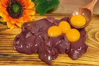 (ویدئو) نحوه پخت یک غذای متفاوت با یک کیلو جگر مرغ و 4 تخم مرغ