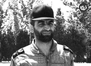 عکس| سفر زمان؛ «شهید عباس بابایی» در دوران دانشجویی در کنار افسر آمریکایی