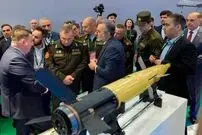 (تصاویر) حضور معنادار سلاح‌های گوناگون ایرانی کنار تسلیحات روسی، چینی و بلاروسی زیر یک‌سقف 
