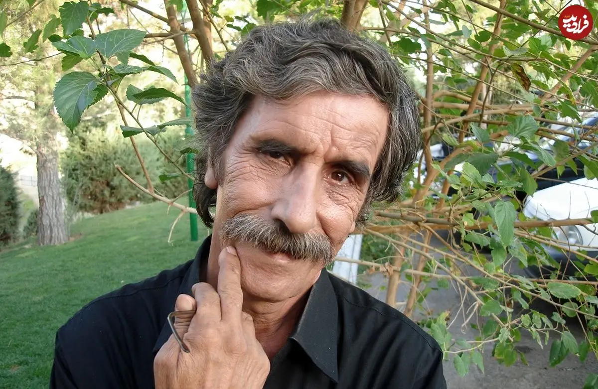 عکس| سفر زمان؛ چهرۀ «محمود بصیری» در 30 سالگی در یکی از اولین فیلم‌هایش قبل از انقلاب