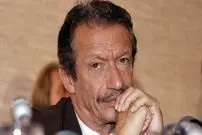 عکس| سفر در زمان؛ «شاپور بختیار» در فرودگاه مهرآباد تهران؛ سال 1357