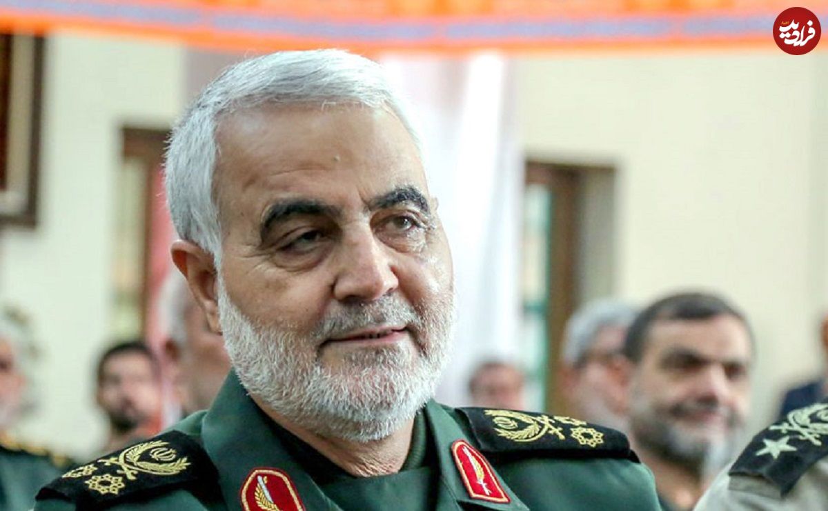 عکس؛ سفر در زمان؛ «سردار حاجی زاده در کنار سردار سلیمانی» در یک مراسم ختم؛ دهه 90