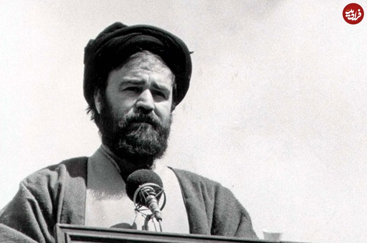 عکس؛ سفر به تاریخ؛ «سید احمد خمینی» در حال انجام ورزش زورخانهای؛ دهۀ 1360