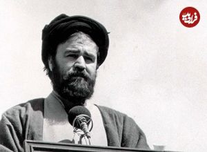 عکس؛ سفر به تاریخ؛ «سید احمد خمینی» در حال انجام ورزش زورخانه‌ای؛ دهۀ 1360