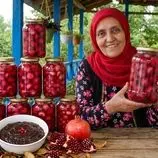 ببینید| غذای روستایی در ایران؛ تهیه ترشی پیاز و رب انار در روستایی جنگلی 