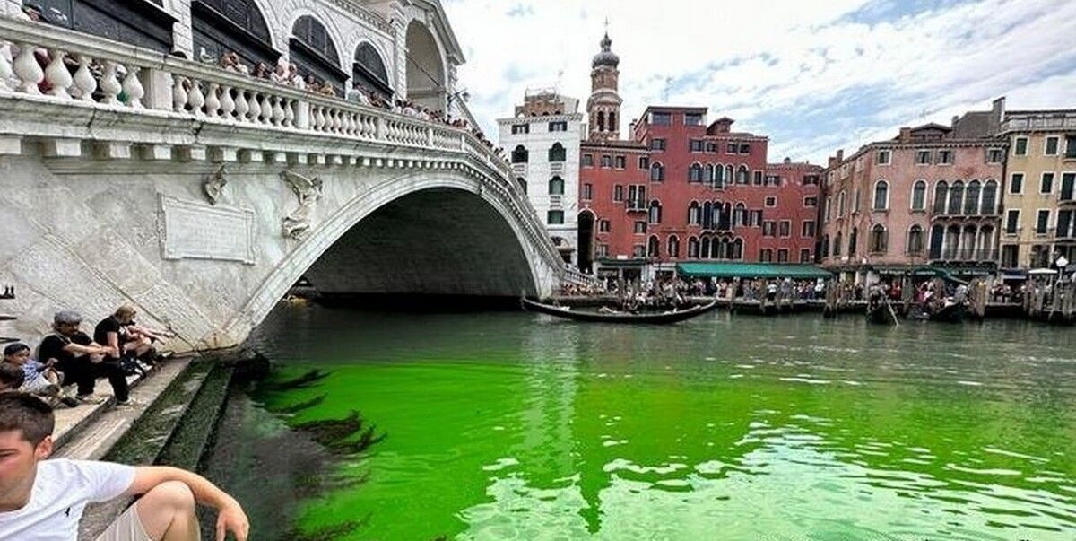 (ویدیو) اتفاقی عجیب در ونیز ایتالیا: آب شهر سبز رنگ شد!
