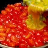 ببینید| طرز تهیه یک املت ساده چینی با گوجه گیلاسی و تخم مرغ