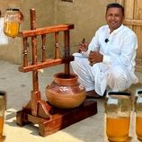ببینید؛ غذای روستایی در پاکستان؛ تهیه کره و روغن حیوانی به روش آشپز مشهور 