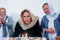 عکس| سفر زمان؛ «مهرانه مهین ترابی» در کنار «ایرج قادری» در پشت‌صحنه یک فیلم؛ سال 87