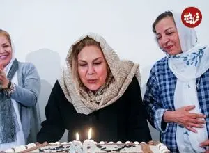 عکس| سفر زمان؛ «مهرانه مهین ترابی» در کنار «ایرج قادری» در پشت‌صحنه یک فیلم؛ سال 87