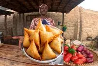 ببینید| غذای روستایی در کنیا؛ پخت سمبوسه با گوشت گاو در روستا