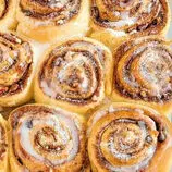 طرز تهیه رول کدو حلوایی با خمیر هزارلا و سس مخصوص