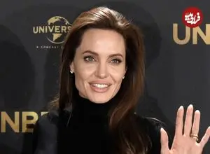 عکس| سفر در زمان؛ «آنجلینا جولی 27 ساله» در حال سخنرانی در واشنگتن؛ سال 1381